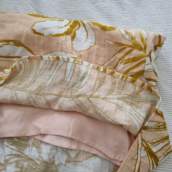 Backless Dress - Picture 5 of 6